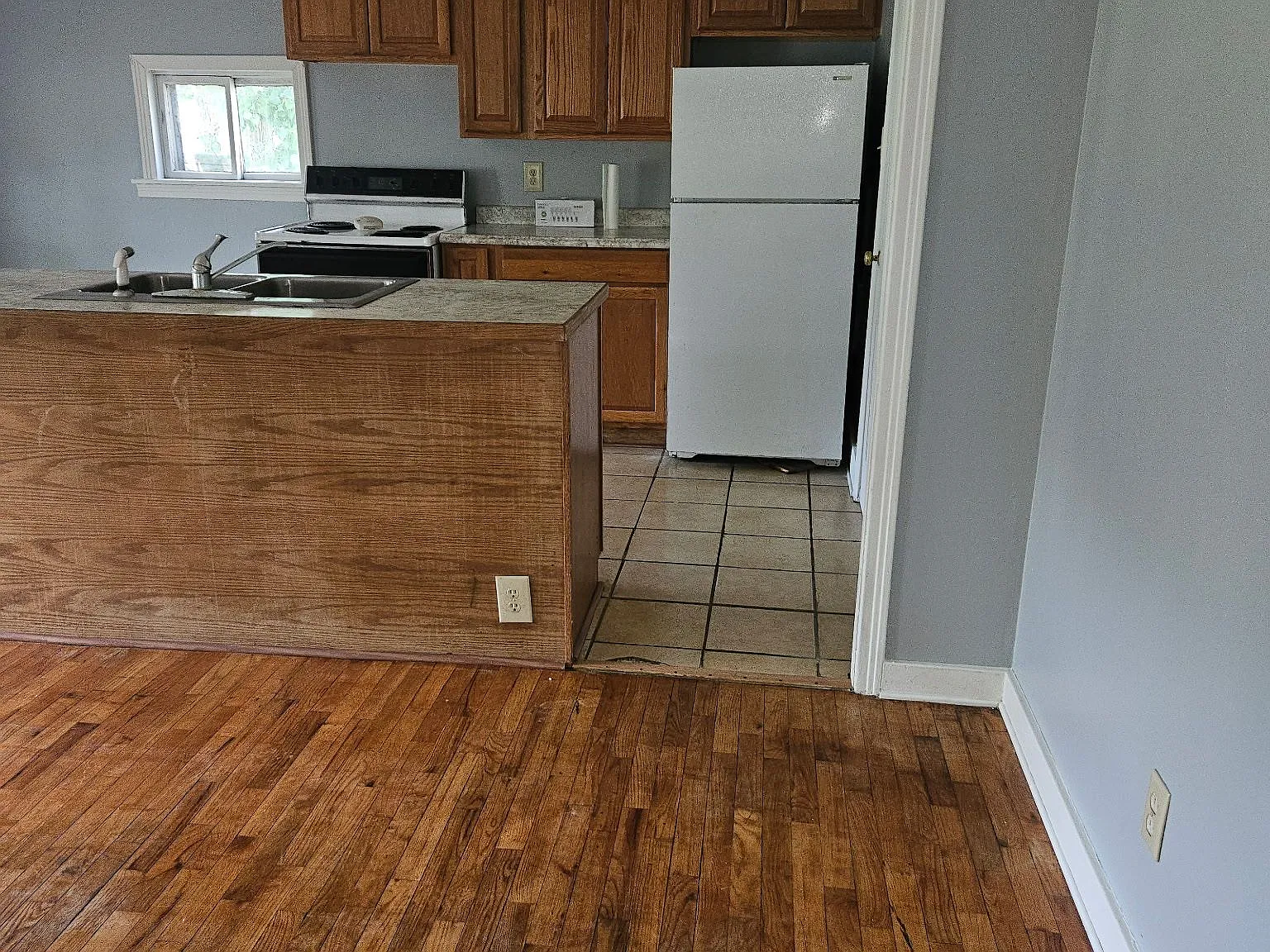2 bed, 1.0 bath, 700 sqft, $850 — Photo 2