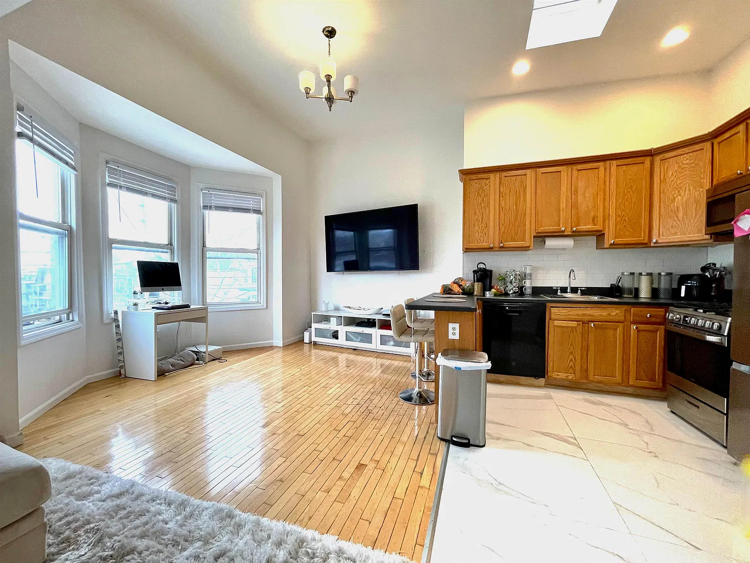 2 bed, 1.0 bath, $2,300 — Photo 2