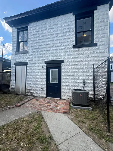312 W 37th St Photo 1