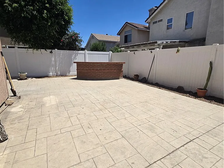 881 Bramble Ln — Photo 32