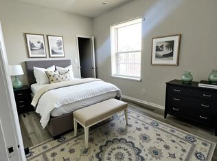 3005 W 19th St APT 1W, Chicago, IL 60623