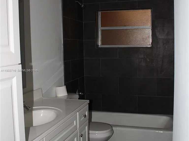 5140 SW 40th Ave #3C — Photo 21
