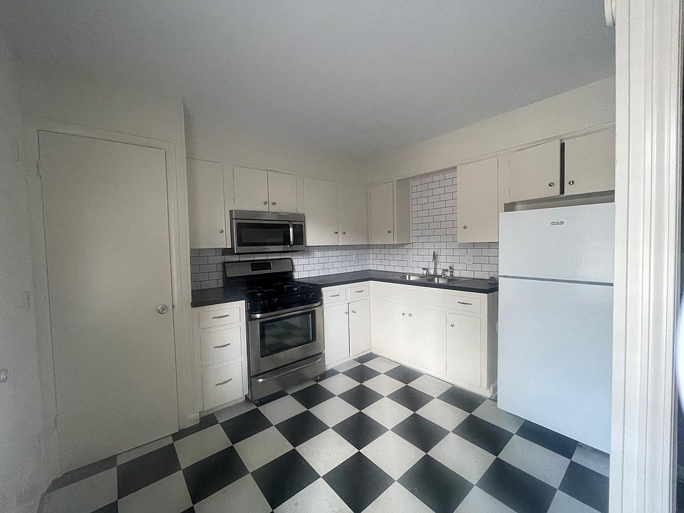 1st image of 2201 Scott St #2B-1Ba