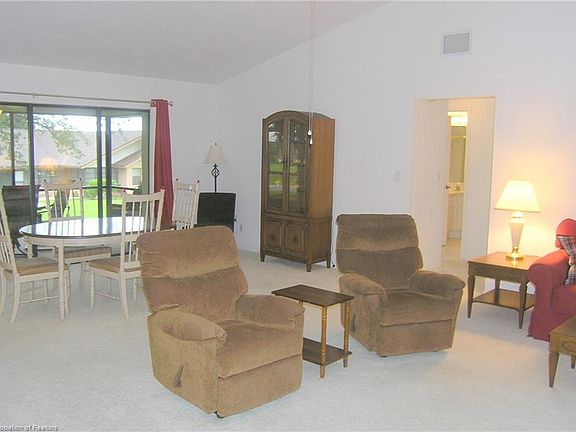 3rd image of 39 Crestview Ct S