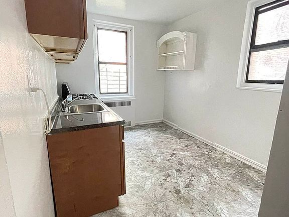 3rd image of 89-20 161st St #3