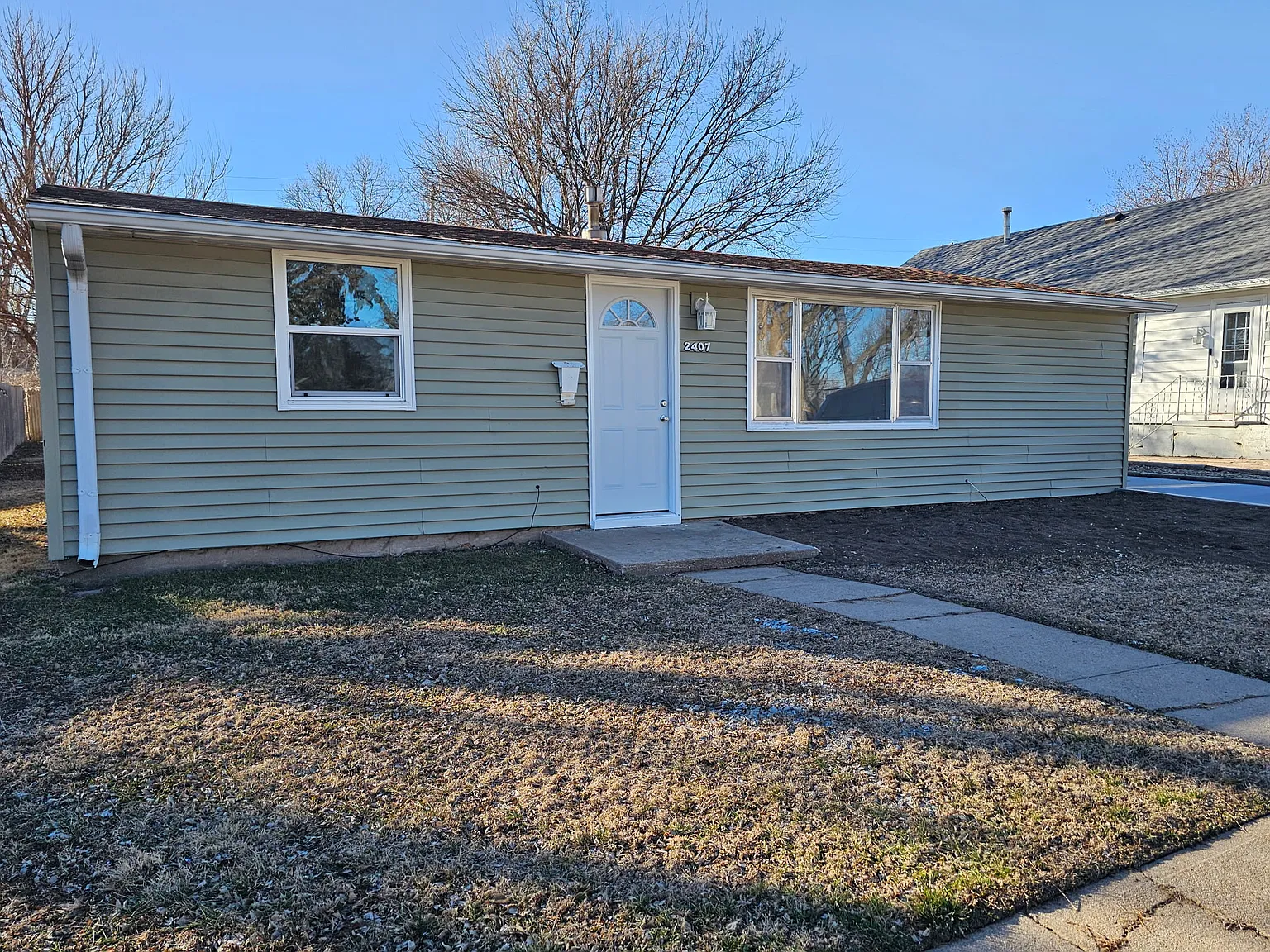 3 bed, 864 sqft, $1,500 — Photo 1