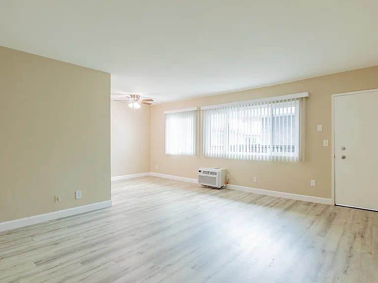 Saticoy Apartments — Photo 17