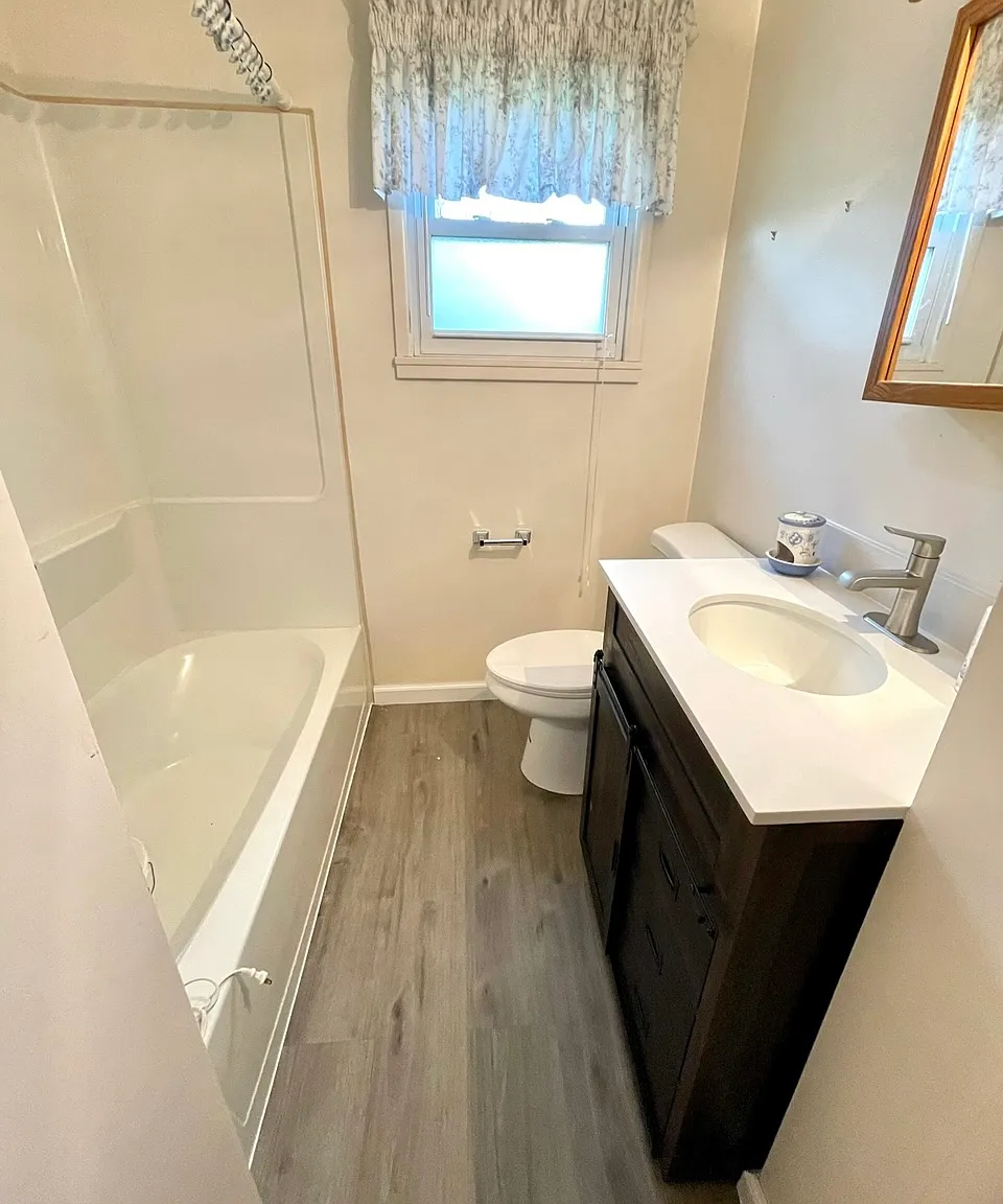 3 bed, 988 sqft, $2,000 — Photo 4