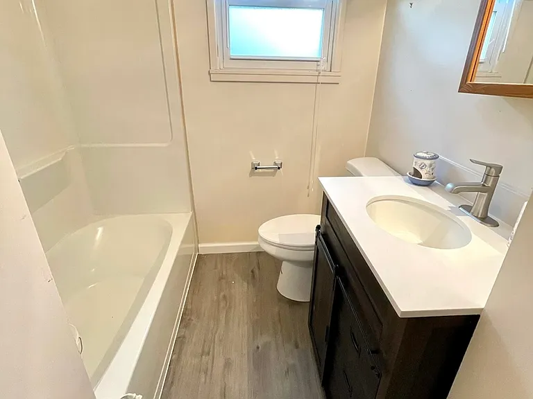 218 Bartlett Ave — Photo 4
