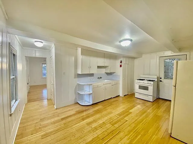 1410 Wentworth St — Photo 5