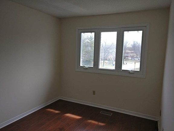 3rd image of 547 Raymerville Dr