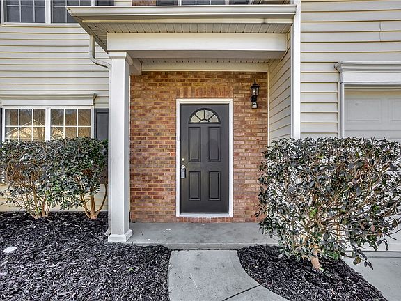 3rd image of 309 Blue Heron Cir