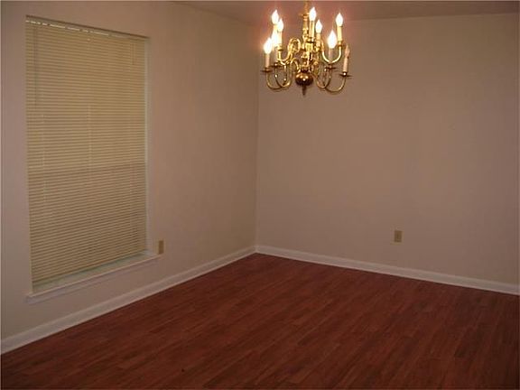 3rd image of 2541 Chelsea Dr