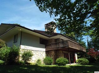 1417 Oak Crest Dr, Sevierville, TN 37862