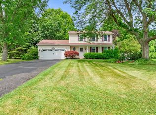 14 Sweet Acres Dr, Rochester, NY 14612
