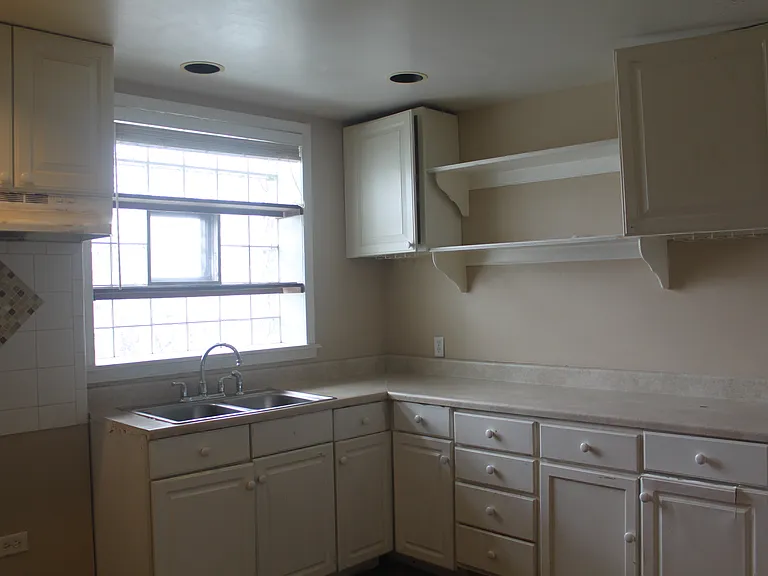 2025 W 35th St #2F — Photo 36
