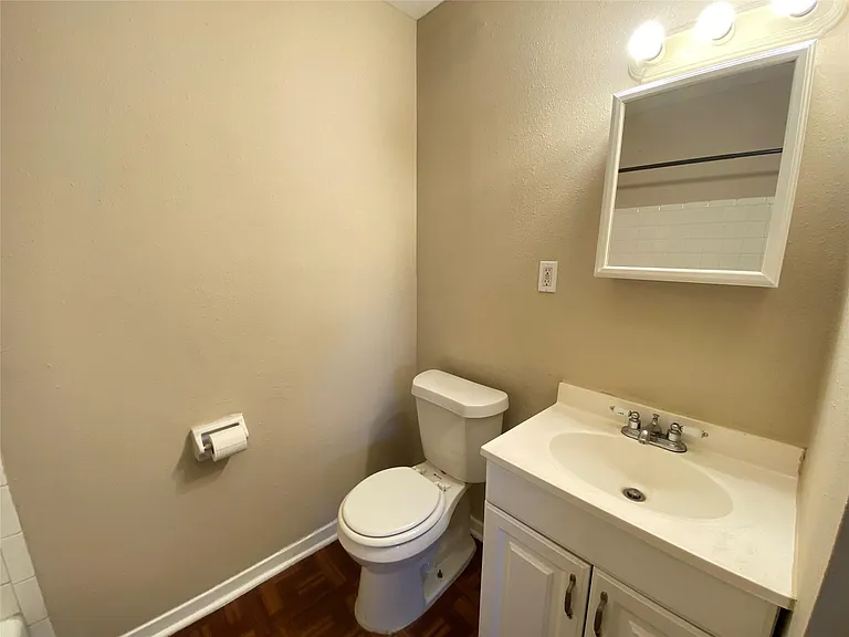 3024 Elgin St #8 — Photo 8