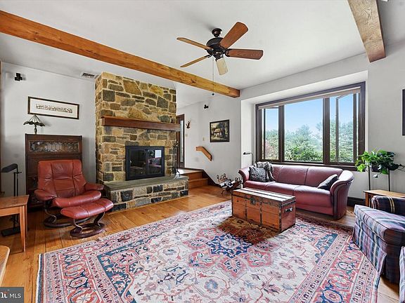 5th image of 834 Newhall Rd