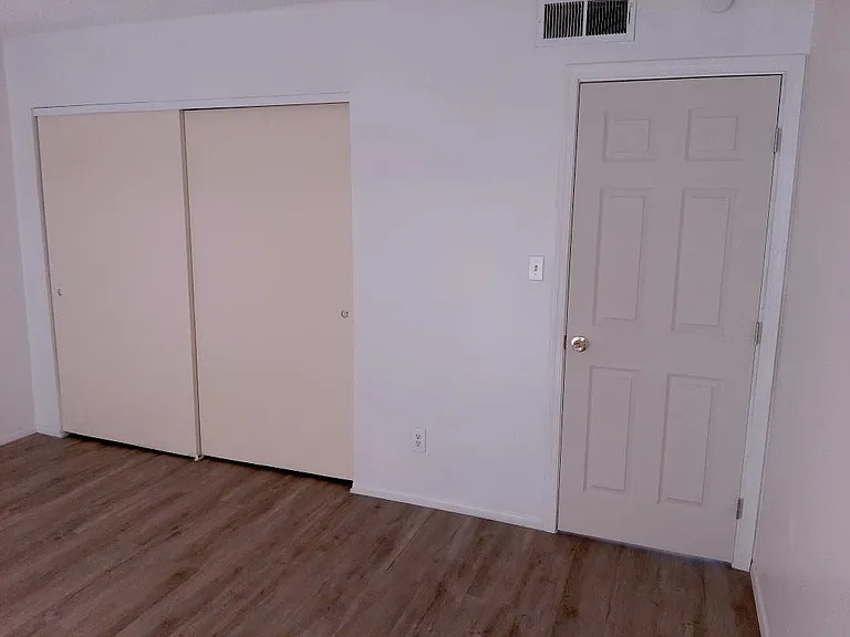 2242 W Morten Ave #6 — Photo 7
