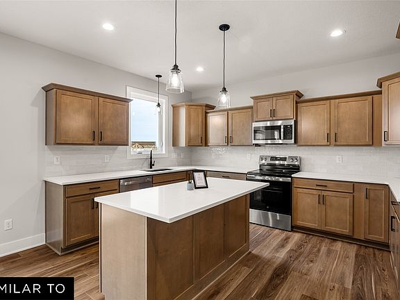 5th image of 260 NW Labrador Dr