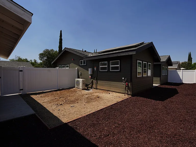 4805 Charlotte Way — Photo 92