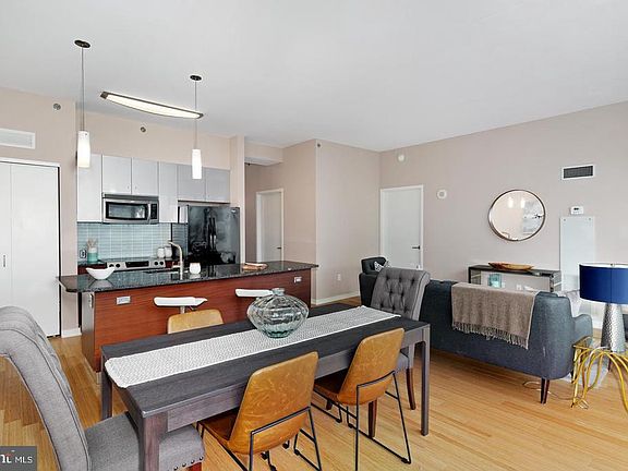 2nd image of 2101 Market St Unit 404