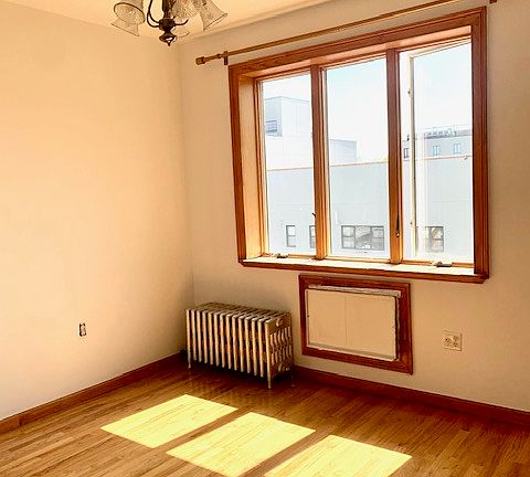 3rd image of 527 Leonard St #4