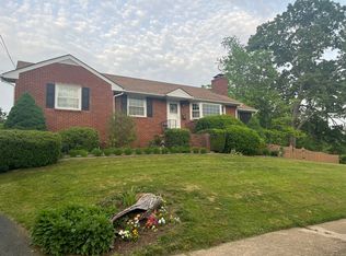 325 Camellia Dr, Charlottesville, VA 22903