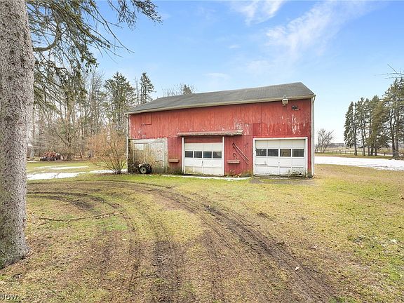 3rd image of 38841 Detroit Rd