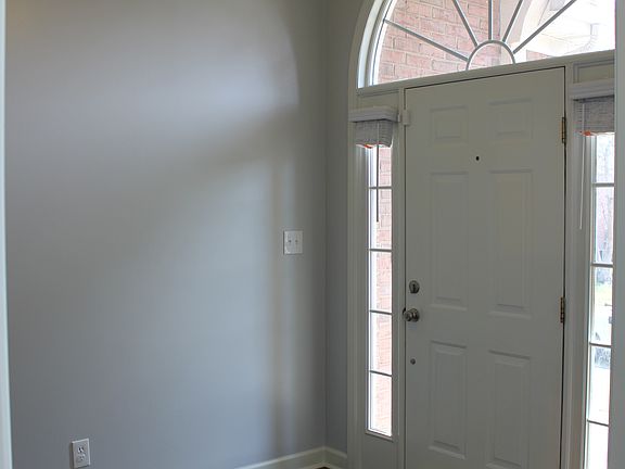 4th image of 1405 Aylesbury Dr