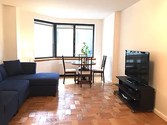 Rented by R New York