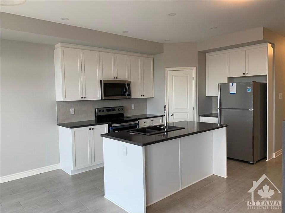 2nd image of 695 Parade Dr