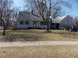 37 Leslie St, Windsor Locks, CT 06096