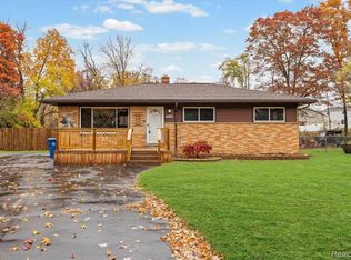 3880 Lotus Dr, Waterford, MI