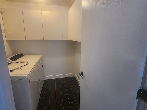 5th image of 3031 Foxboro Cir