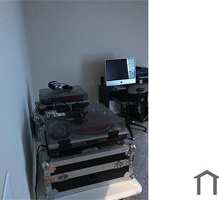 5th image of 904 N Montgomery St APT 1