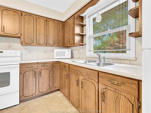 2nd image of 1144 Virginia Ave