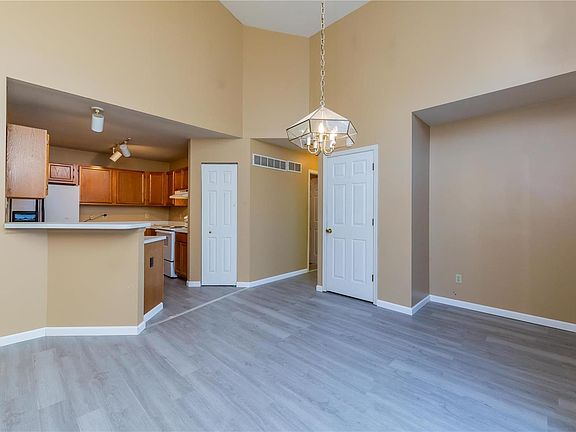 4th image of 843 Liberty Village Dr