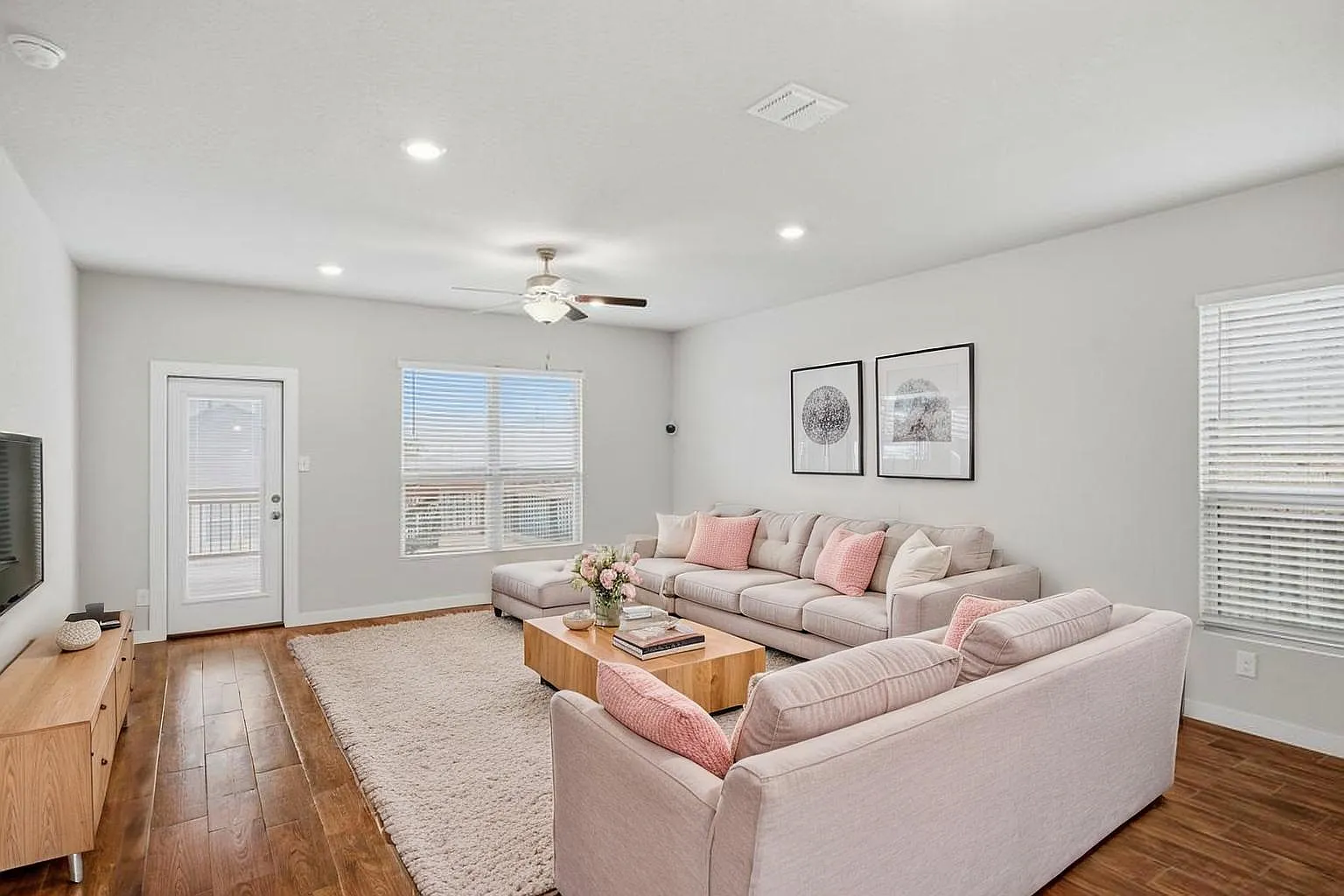 3 bed, 1710 sqft, $2,100 — Photo 3