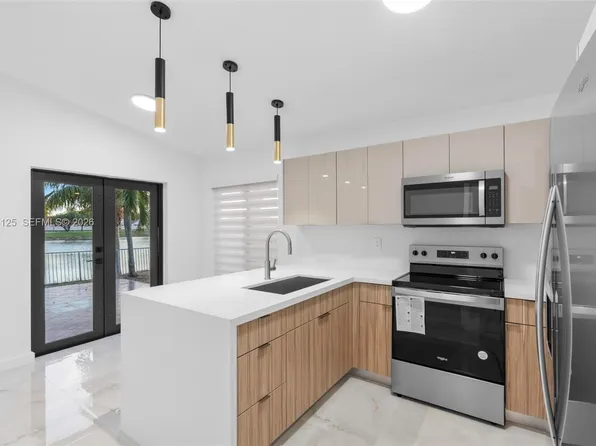 8340 NW 193rd Ln, Hialeah, FL 33015