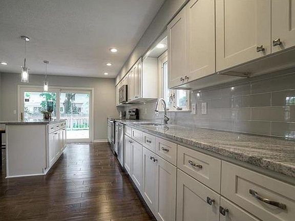 Beautiful, all new kitchen