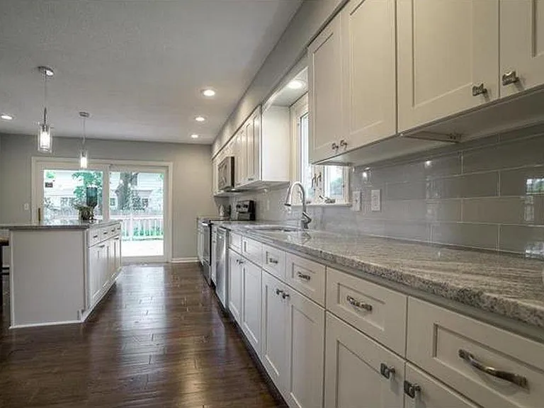 Beautiful, all new kitchen