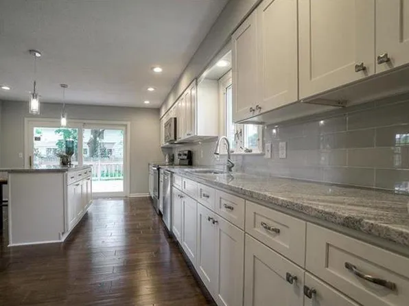 9364 Mission Rd, Prairie Village, KS 66206