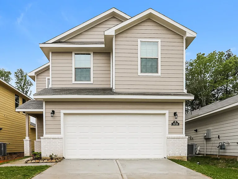 16726 Rover Ln — Photo 1