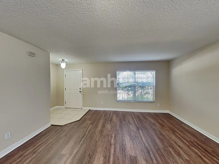 924 Burland Cir — Photo 4