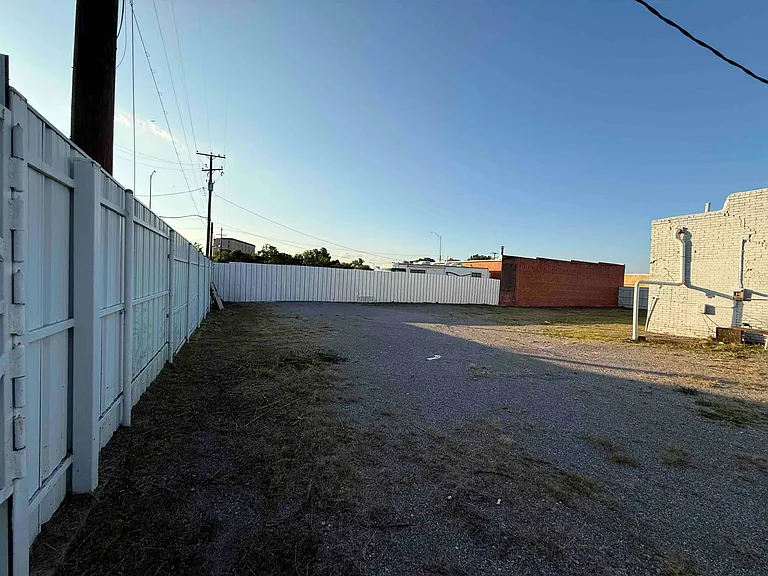 608 Burnett St — Photo 7