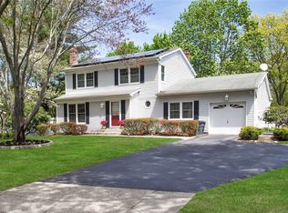 19 Imperial Dr, Miller Place, NY 11764