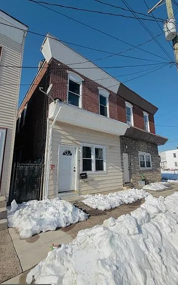 231 3rd St — Photo 23