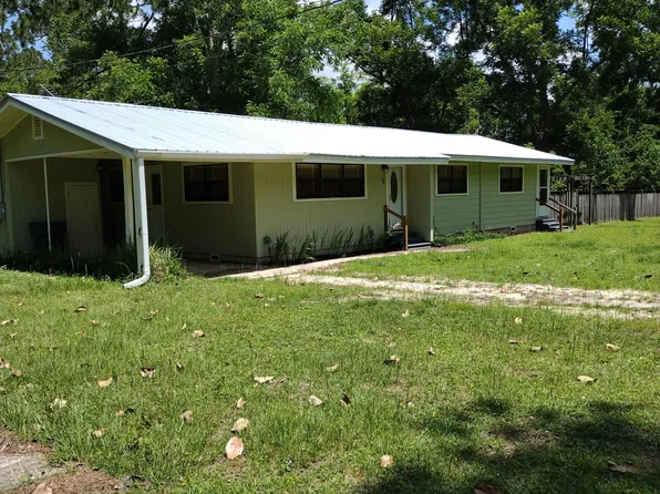 95 Rose Cir, Defuniak Springs, FL 32433