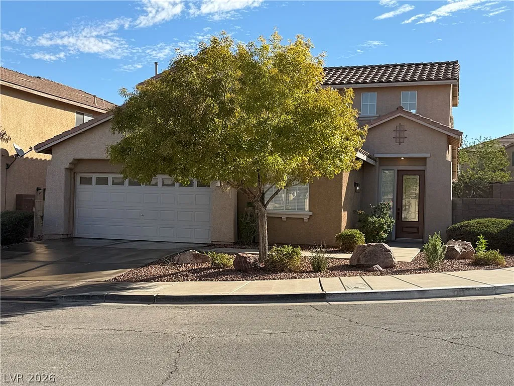 4 bed, 3.0 bath, 2075 sqft, $2,695 — Photo 2
